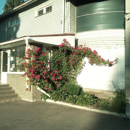 Motel Pid Strihoyu Kremenchuk Ngoại thất bức ảnh
